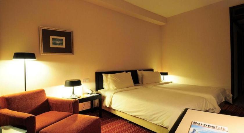 Tanahmas The Sibu Hotel Экстерьер фото