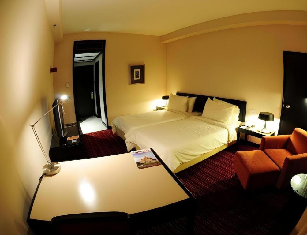 Tanahmas The Sibu Hotel Экстерьер фото